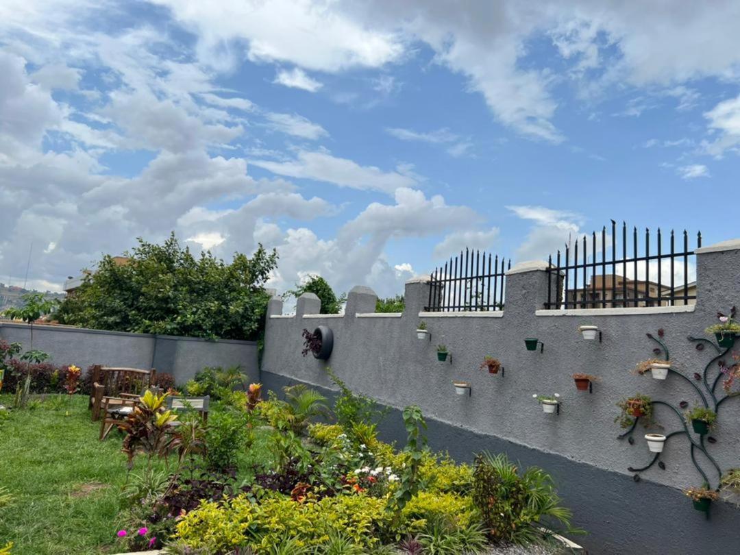 City Oasis By Siima _ Hidden Gem City Family Home Kampala Buitenkant foto